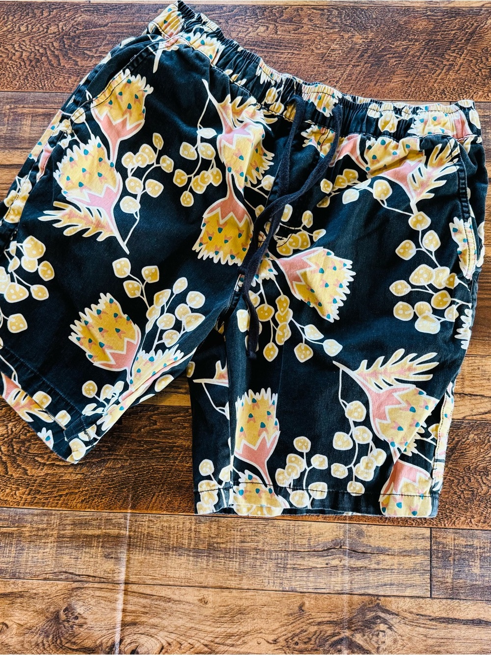 Katin USA Floral Print Hybrid Shorts Men’s Medium Tropical Surf Beach Casual